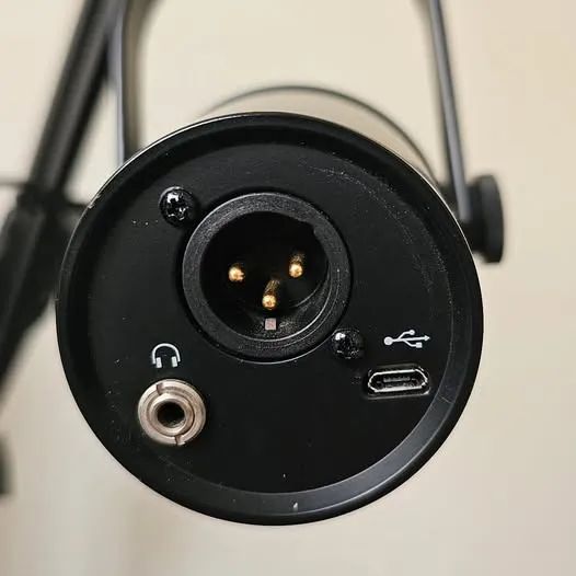 Microfone Shure MV7 (USB e XLR) - Podcast / Streaming + Suporte Grátis - Foto 3