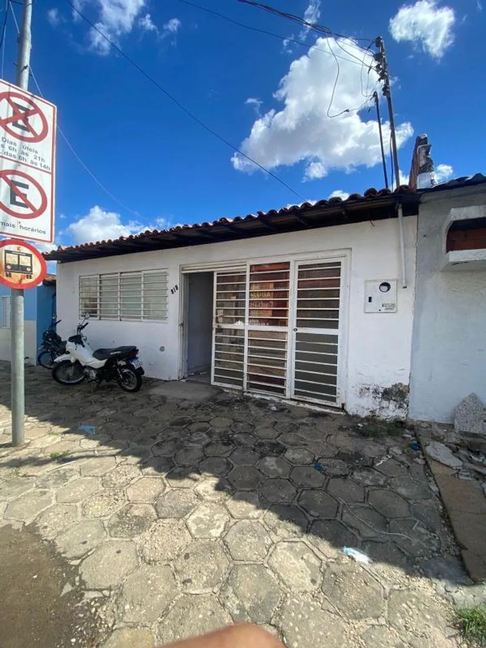 CASA COMERCIAL NO BAIRRO CENTRO COM UMA VAGA DE GARAGEM DESCOBERTA. - Foto 3