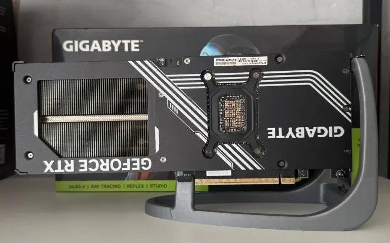 RTX 5070 12GB GIGABYTE - Foto 2
