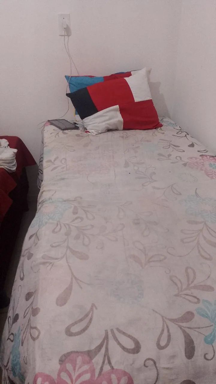Vendo cama de solteiro