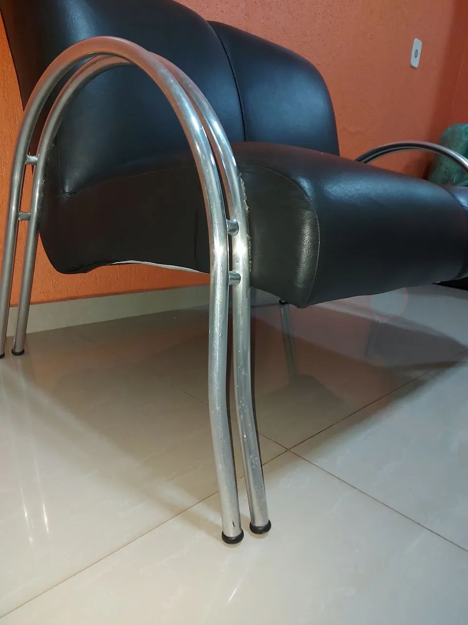 Poltrona preta para consultorio/escritório 423932500546703363