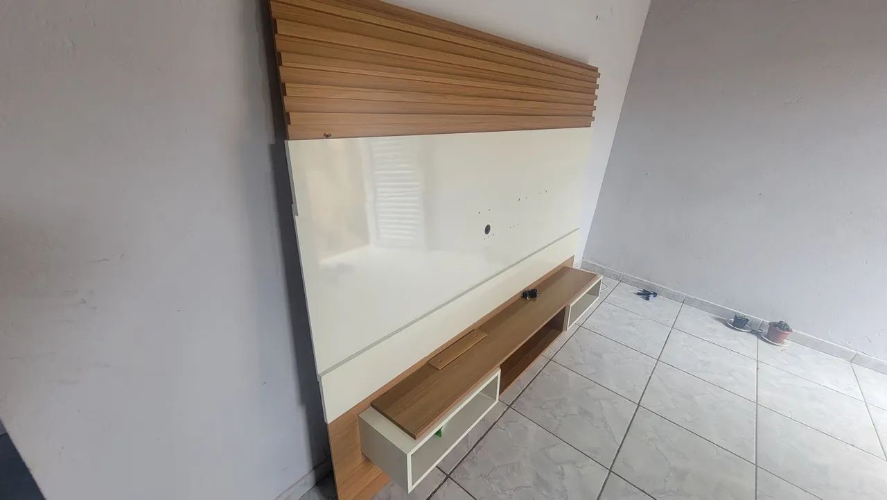 Painel de TV Moderno com Rack - Amadeirado e Off-White - Foto 5