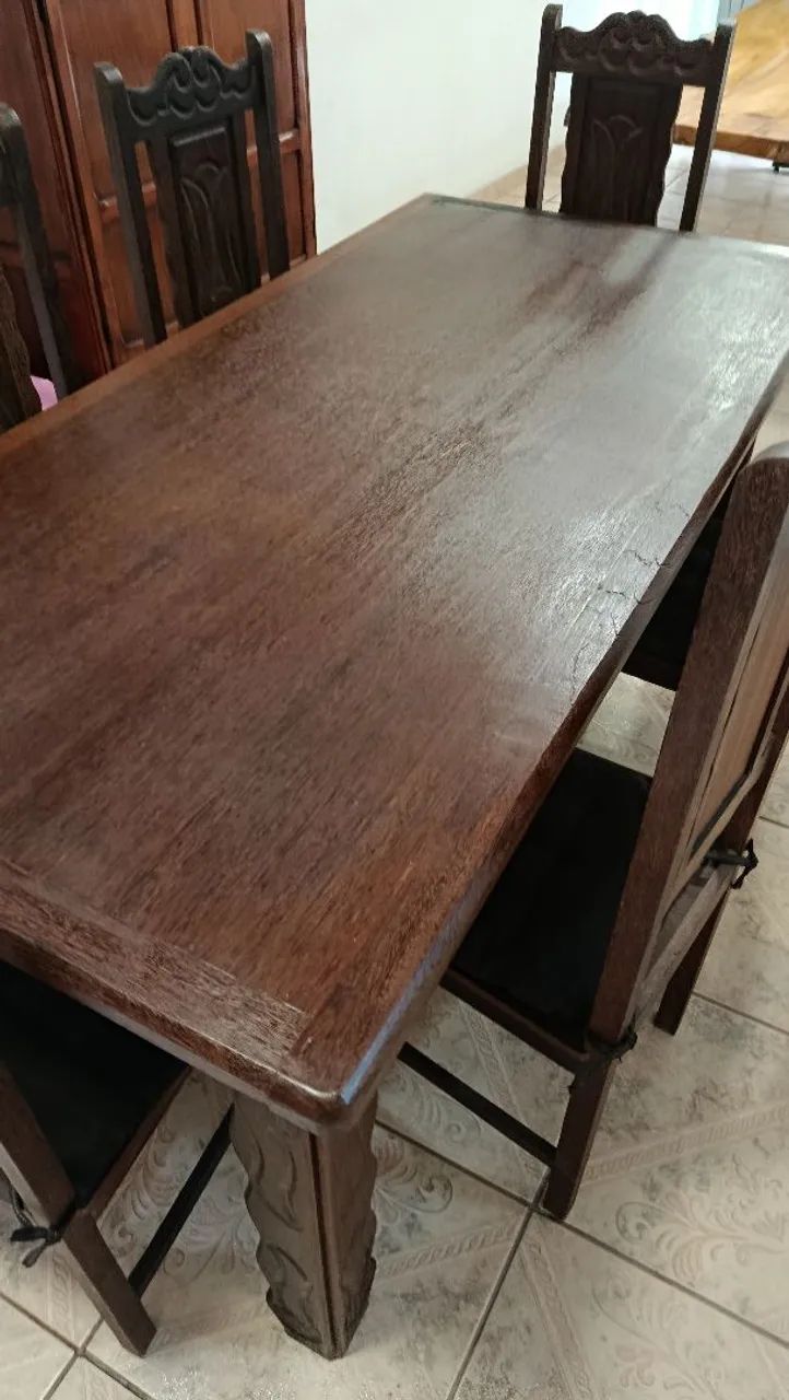 Mesa de sucupira com 6 cadeiras
