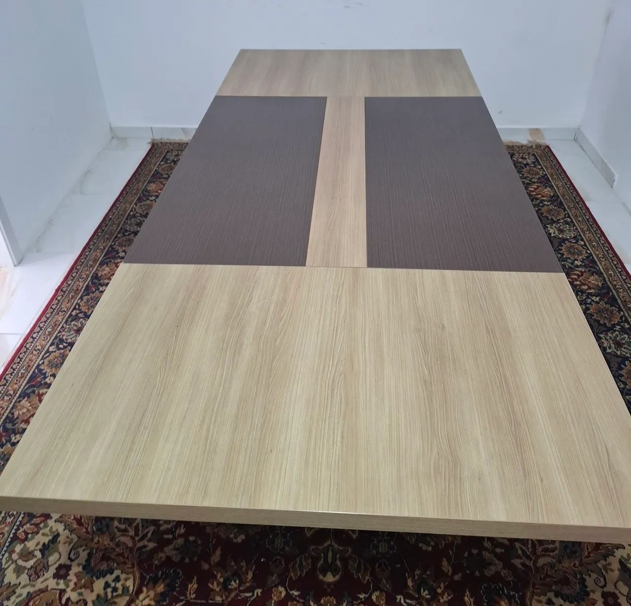 Mesa de Reuniões Elegante e Sofisticada