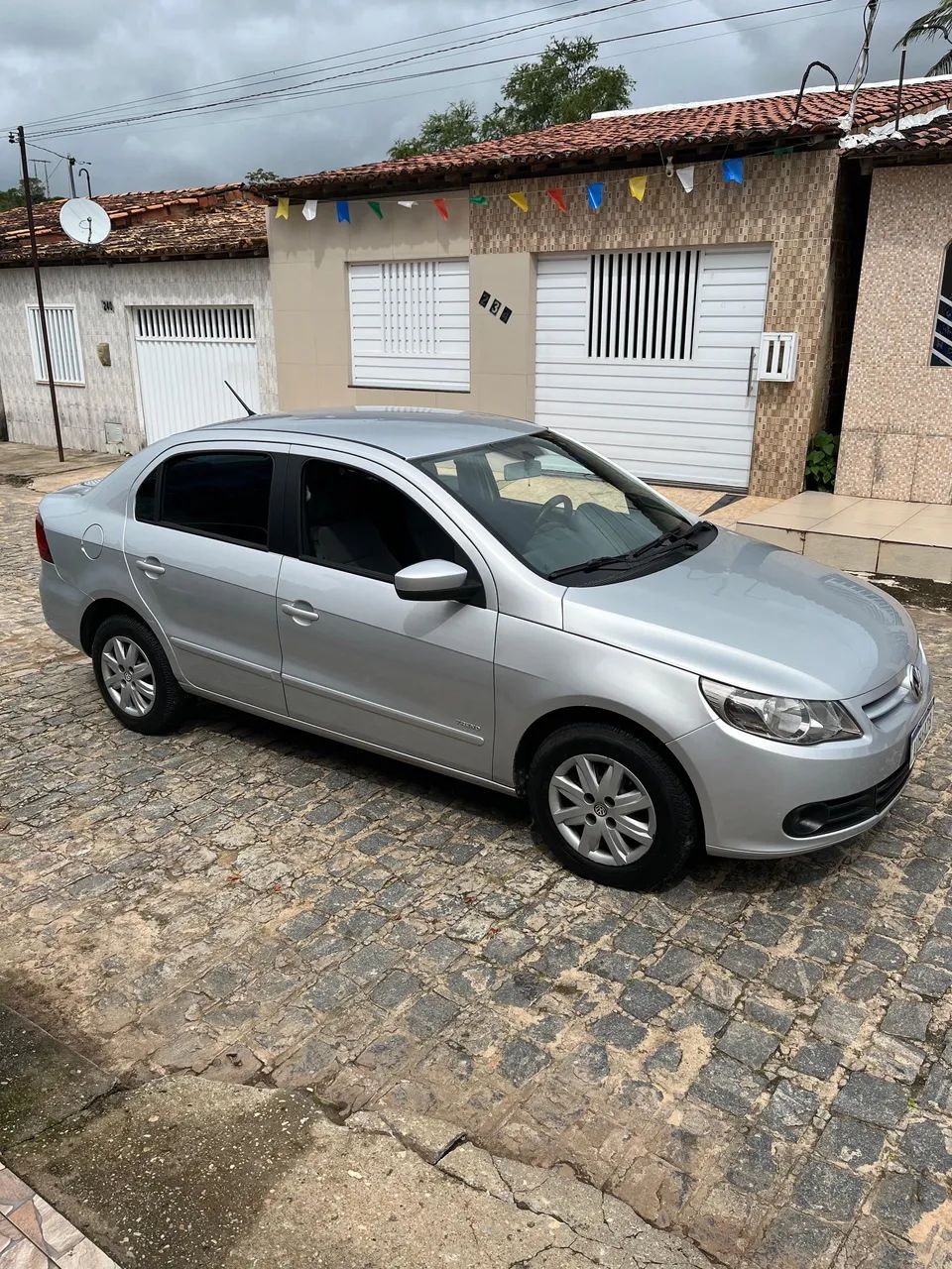 Volkswagen Voyage VOYAGE 1.0/1.0 City Mi Total Flex 8V 4p 2013