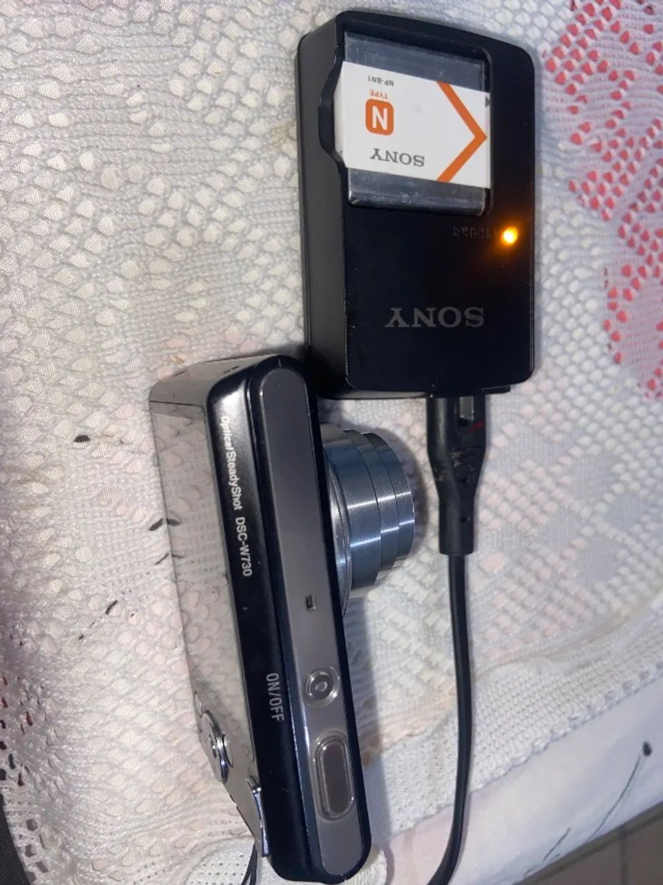 Sony CyberShot W730 - com Bateria e Carregador Originais - Defeito / Peças - Foto 2