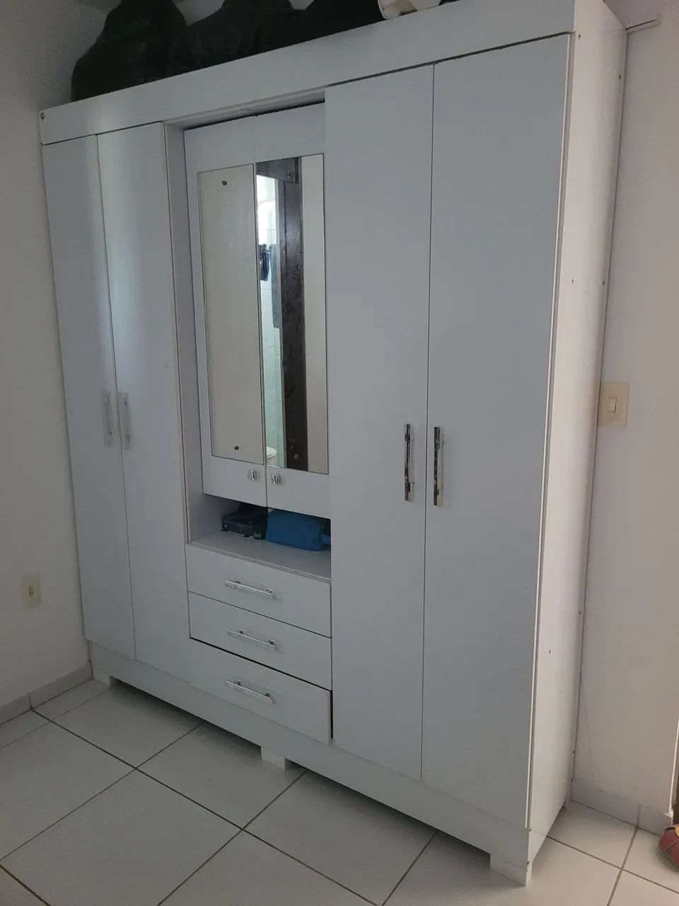 Guarda-roupa USADO branco em ótimo estado 