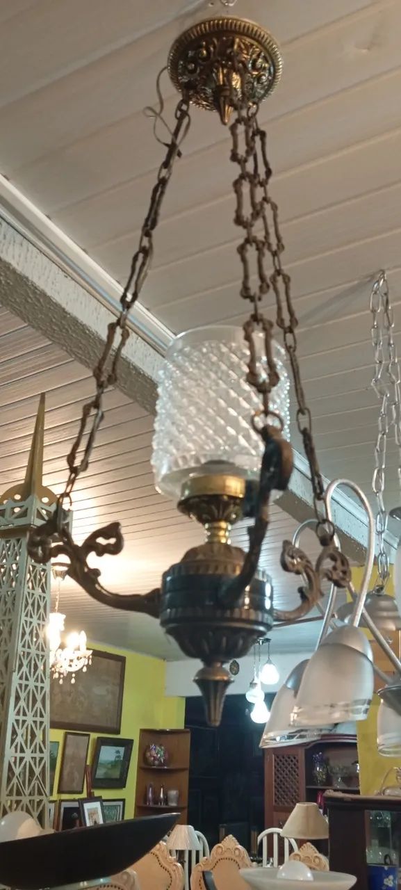 Lustre com cúpula bico de jaca