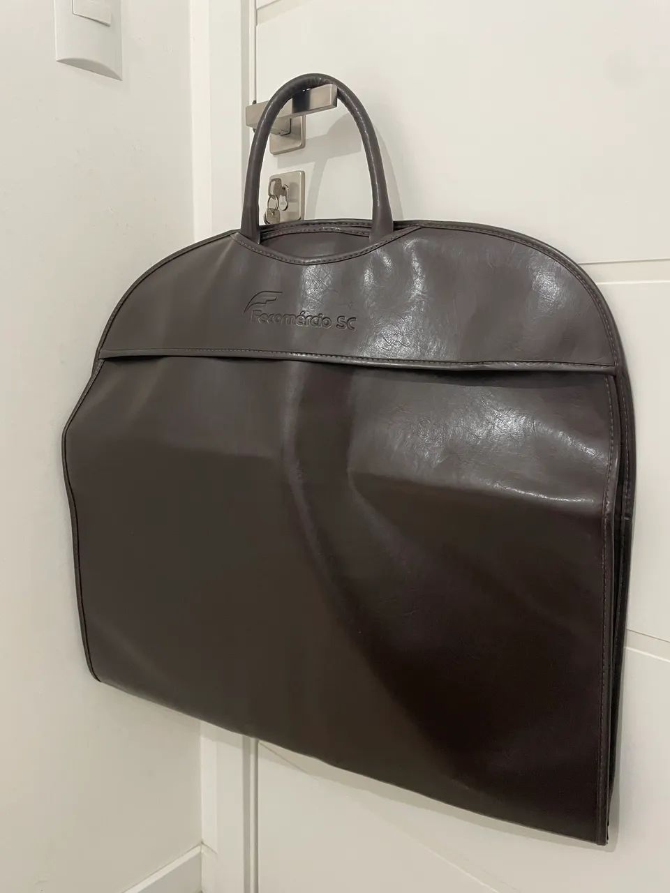 Porta-Terno Executivo em Couro - Elegante e Conservado - Foto 3