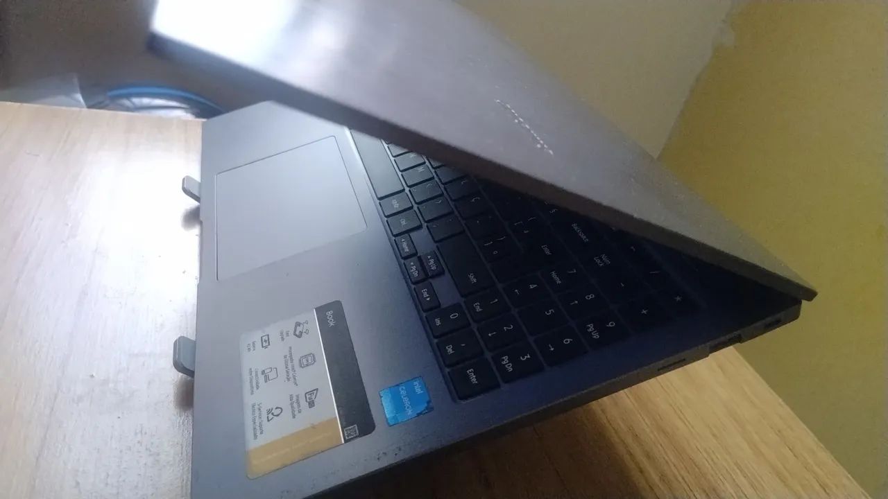 NOTEBOOK SAMSUNG BOOK, 4 GB RAM, HDD 500 TOSHIBA, DDR4, TELA GRANDE 15.6 TUDO FUNCIONANDO  - Foto 2