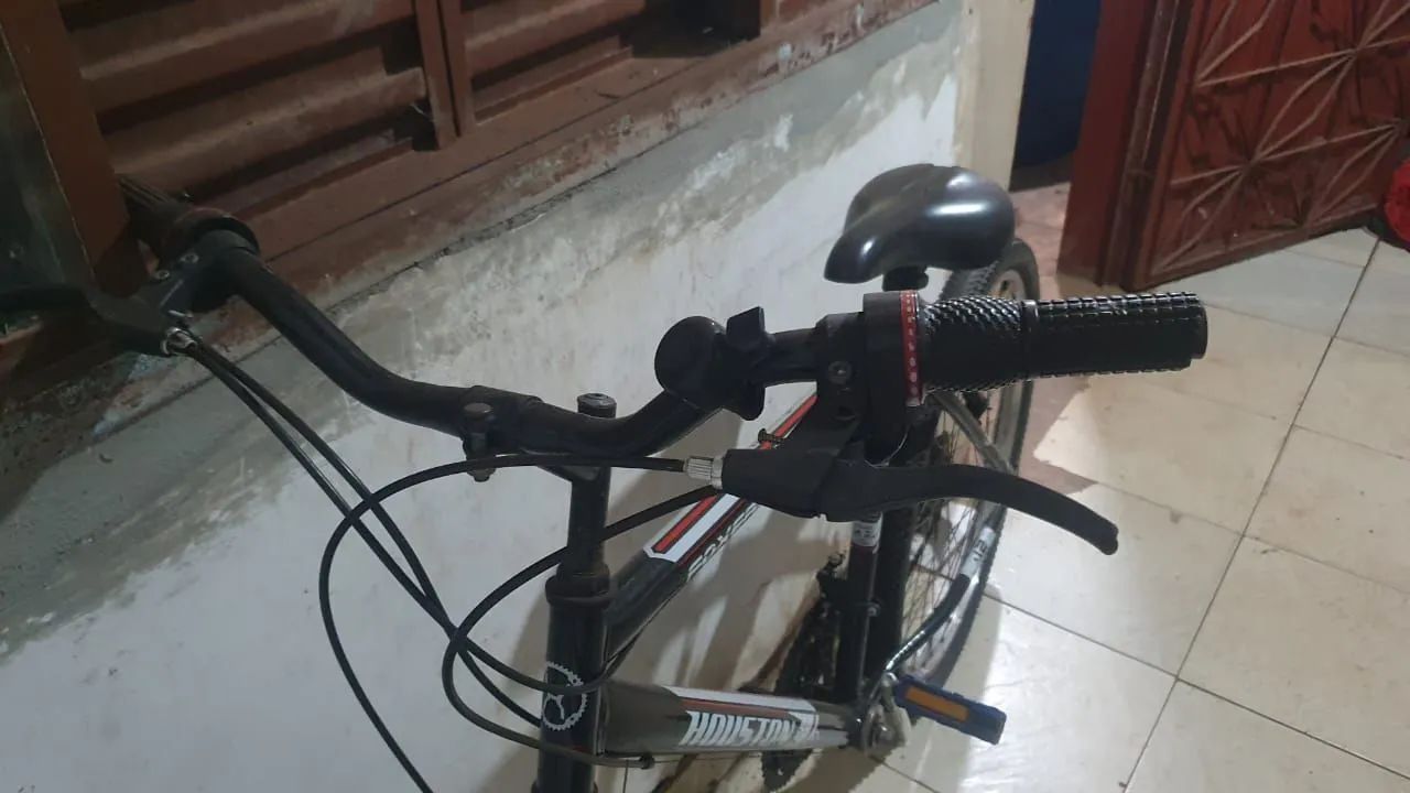Vendo Bicicleta Houston aro 26 semi nova