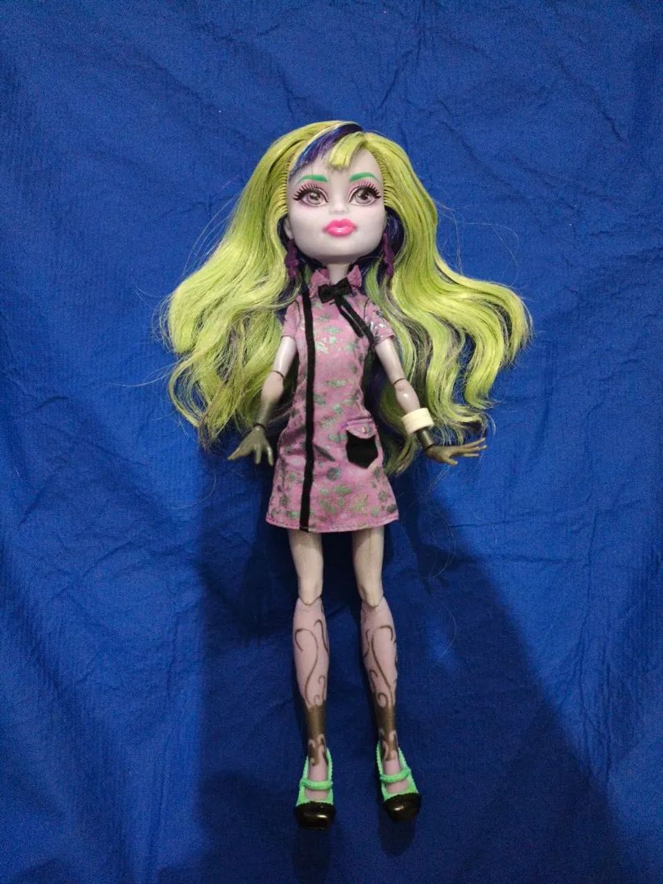  Monster high twyla volta as aulas
