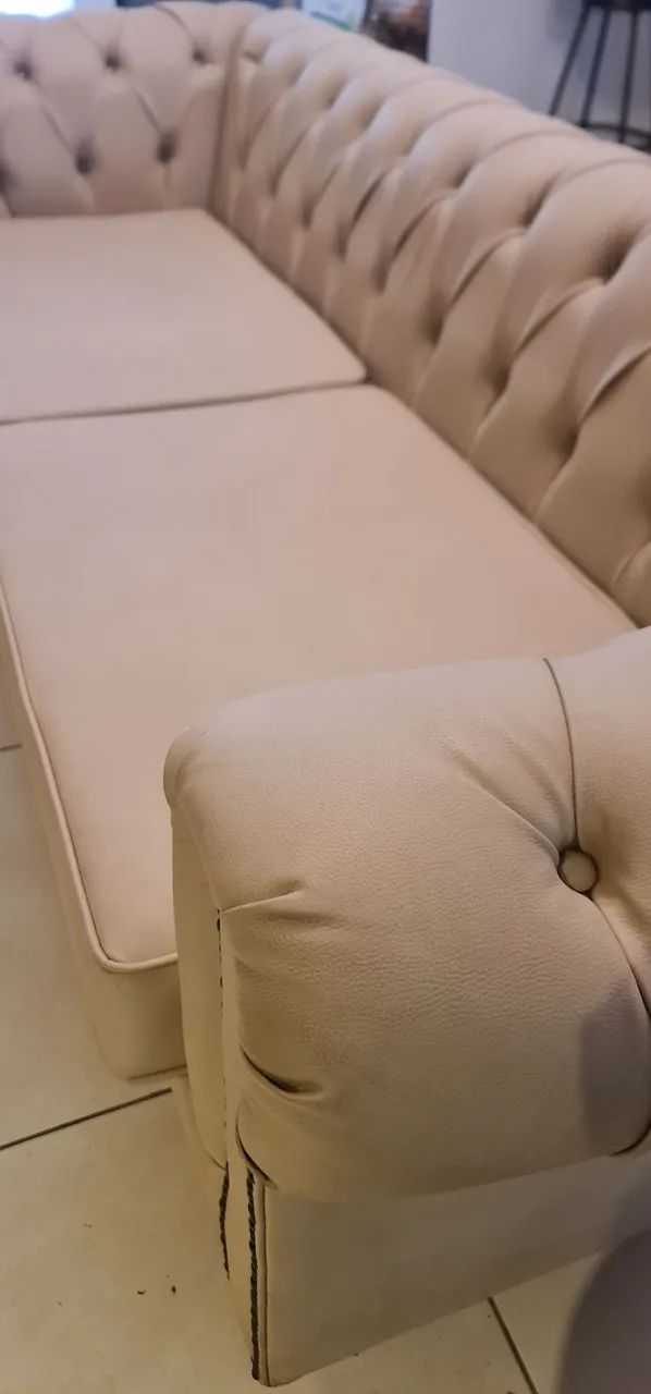 Sofá Chesterfield branco gelo - Foto 3
