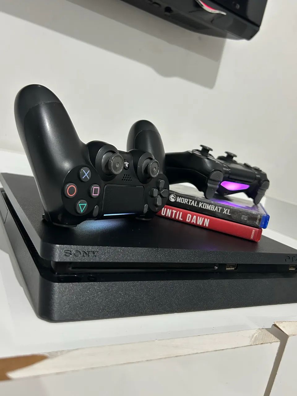 Ps4 slim 1TB + 2 jogos + 2 controles - Foto 3