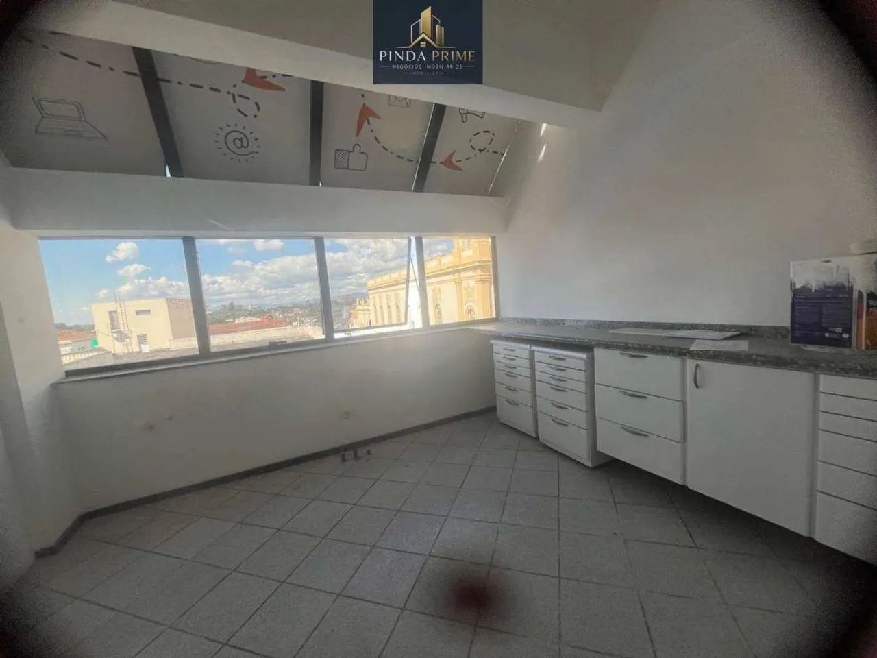 Excelente Sala Comercial com Elevador e Portaria no Centro - Foto 4