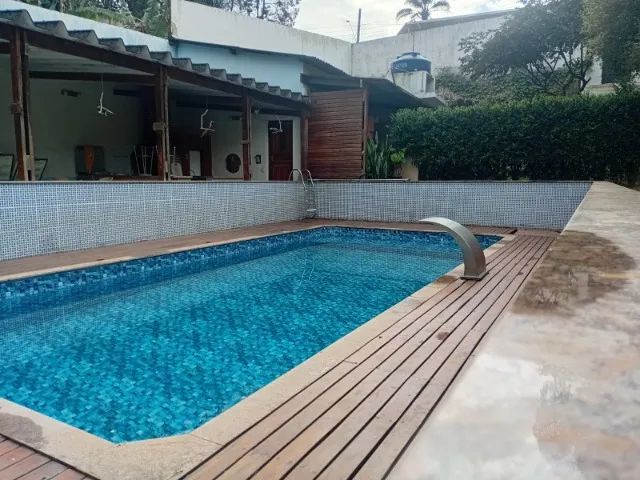 Sítio com piscina e 2 casas com 3.000m2 