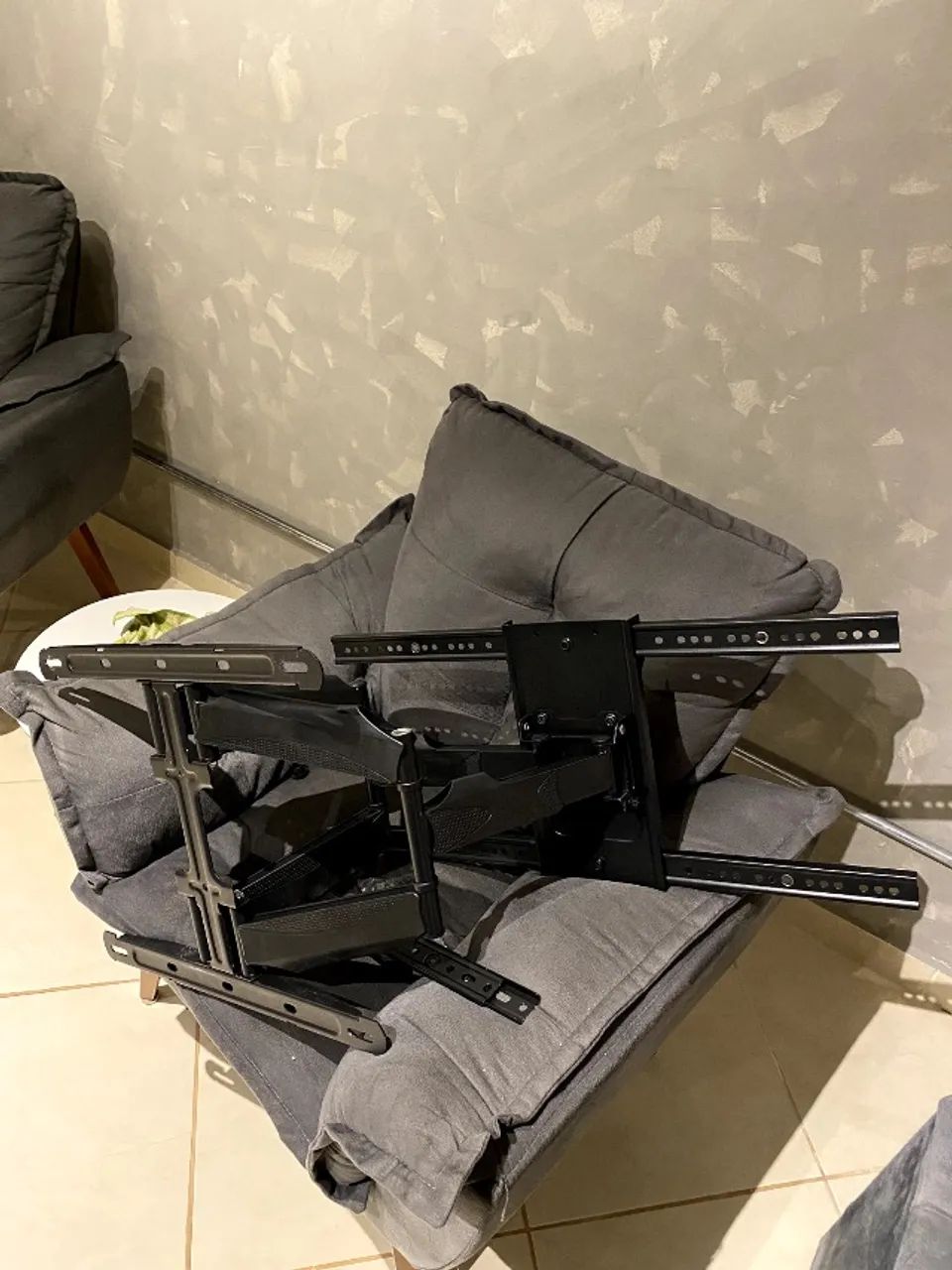 Suporte de TV articulado e super reforçado 50 a 90 polegadas - Foto 3