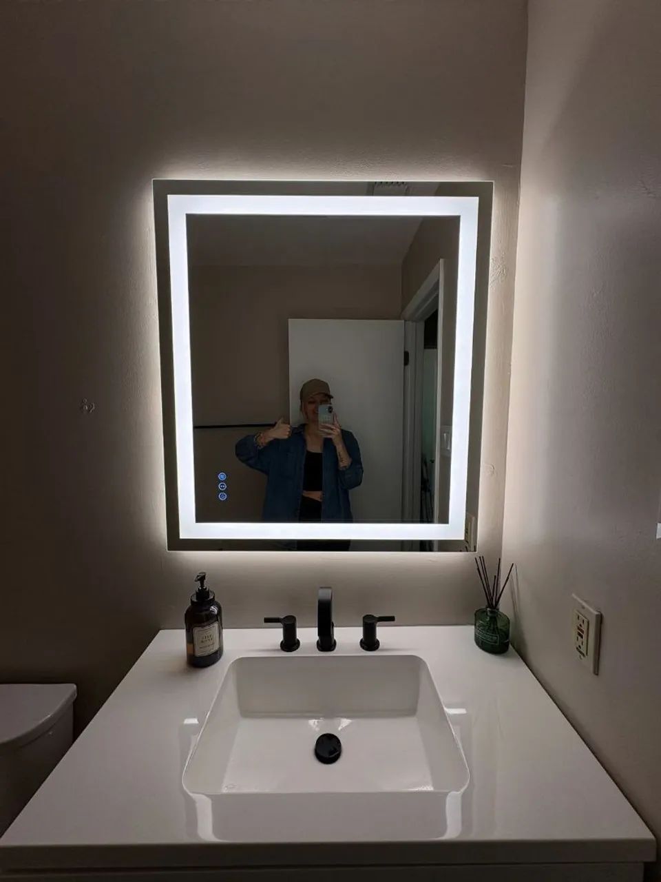 ESPELHO LED RETANGULAR COM BOTAO