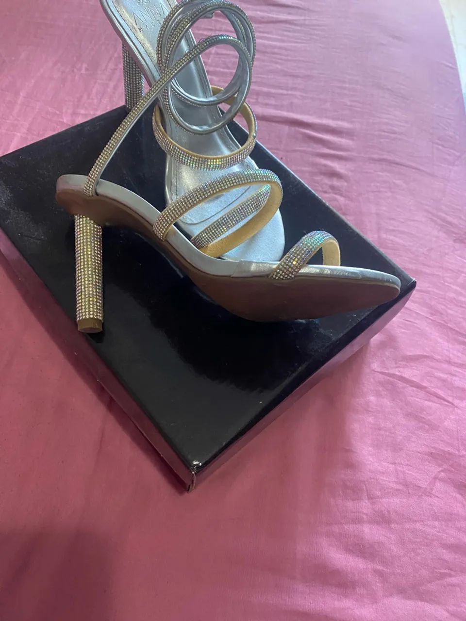 Linda e elegante sandália  - Foto 4