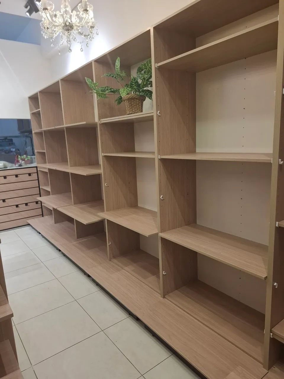 Armários expositores para loja |MDF| Ideal para Petshops,  Boutique e Comércio  - Foto 5