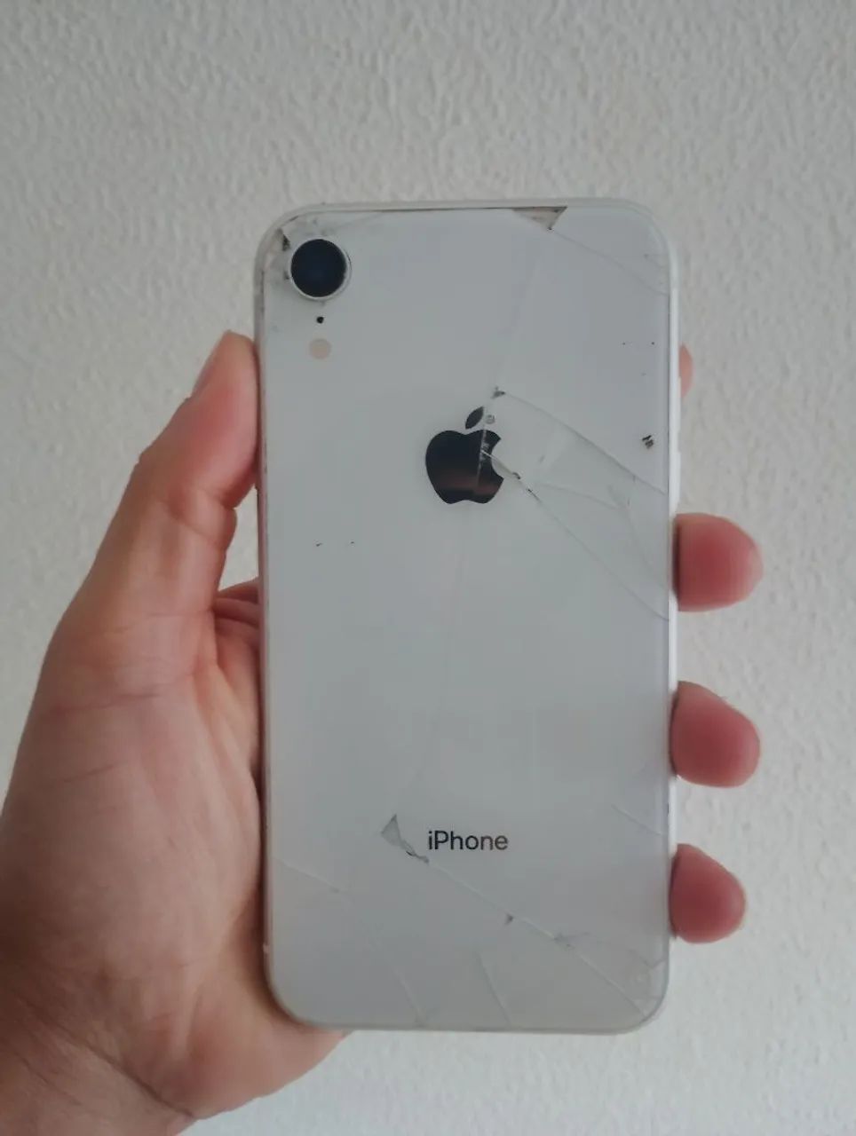 IPHONE XR TRASEIRA QUEBRADA - Foto 4
