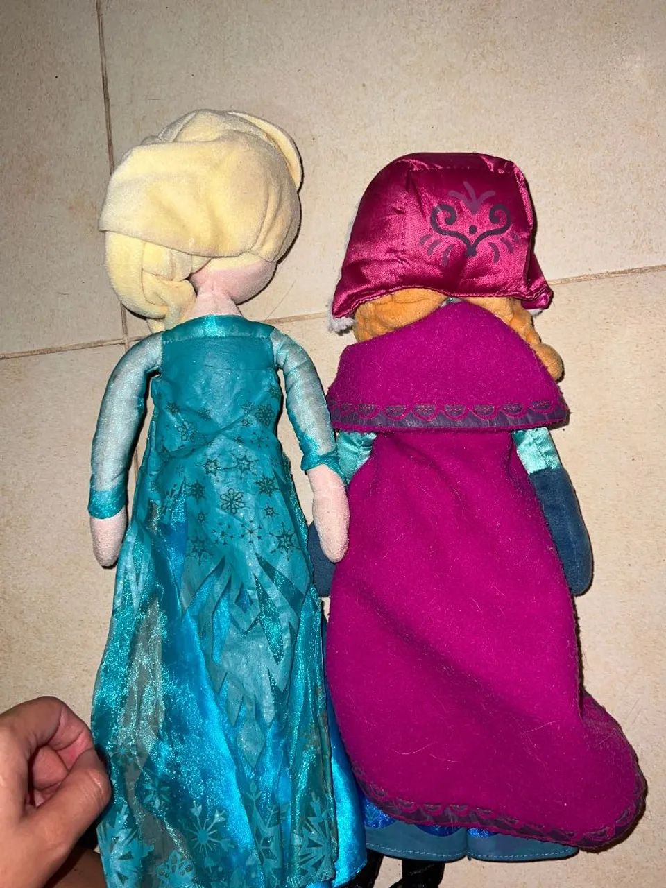 Bonecas Elsa e Anna - Foto 2