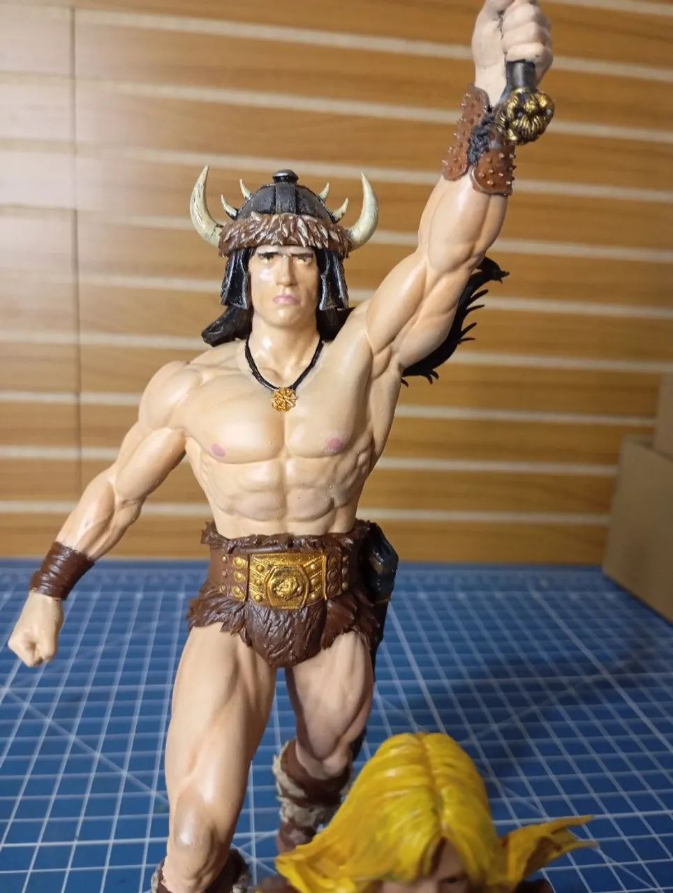 Conan e valeria estatua 3d  - Foto 3
