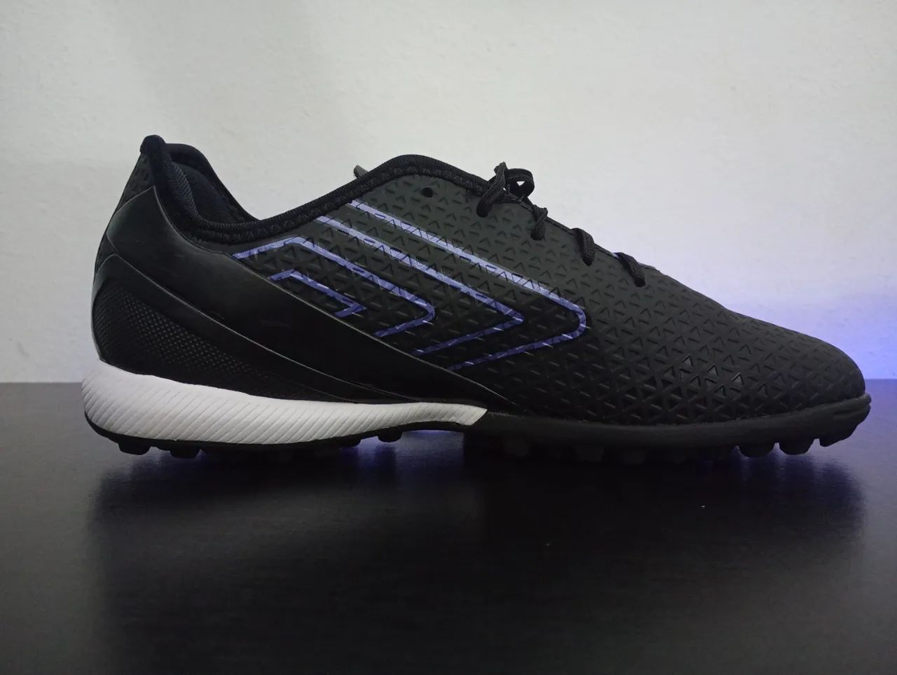 Chuteira Umbro Chrome Society-39(nunca usada) - Foto 2