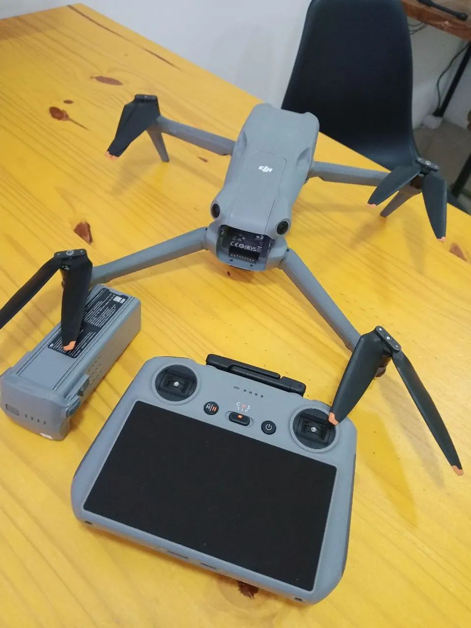 Drone DJI AIR 3 STANDARD com RC2 seminovo  - Foto 2