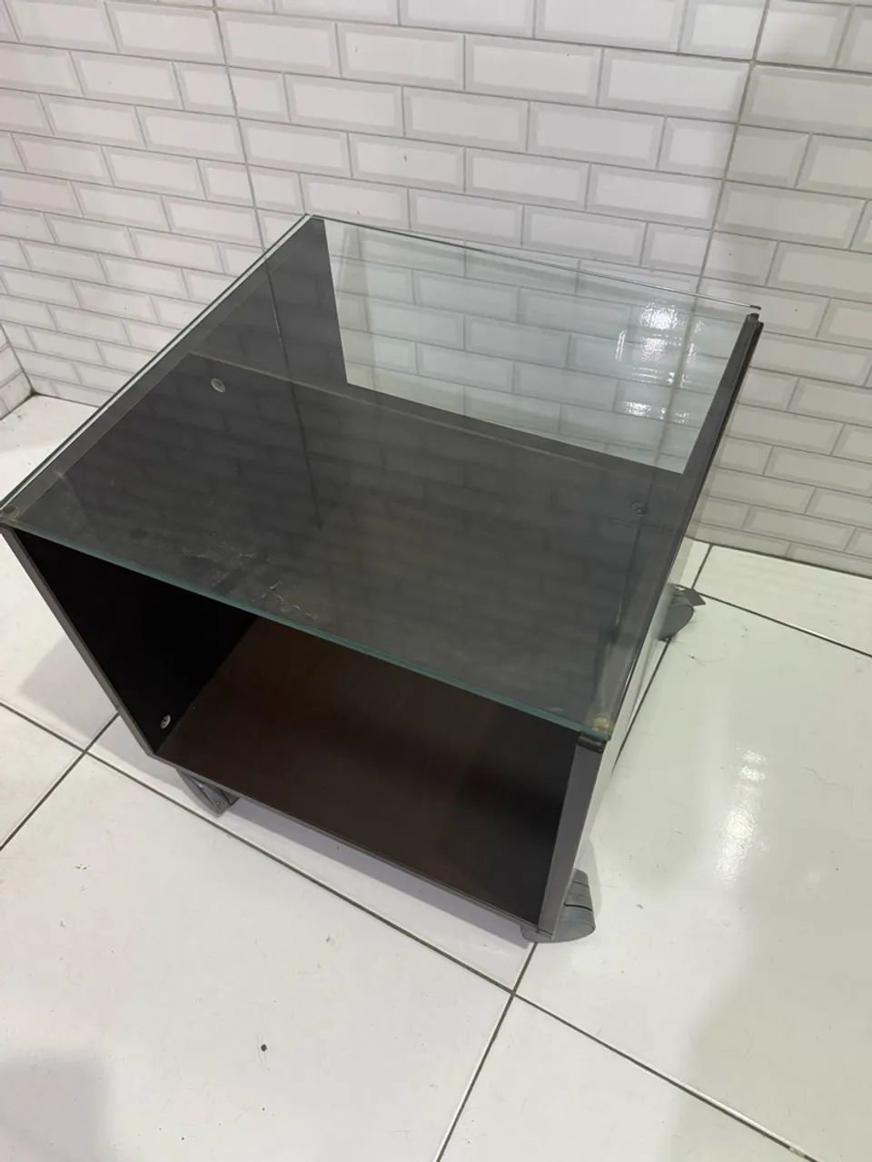 Mesa Lateral / Mesa de Centro com Tampo de Vidro e Rodinhas - Foto 2