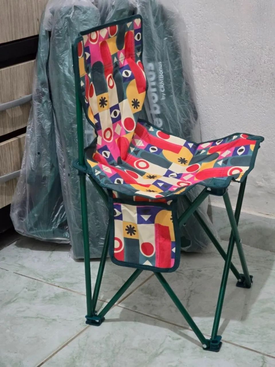 Cadeira de camping verde estampada