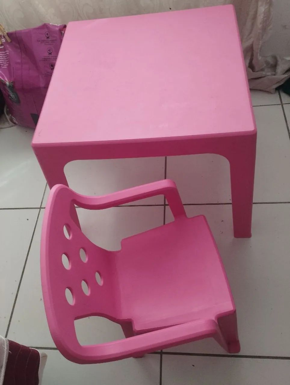 Mesa e cadeira infantil rosa - Foto 2