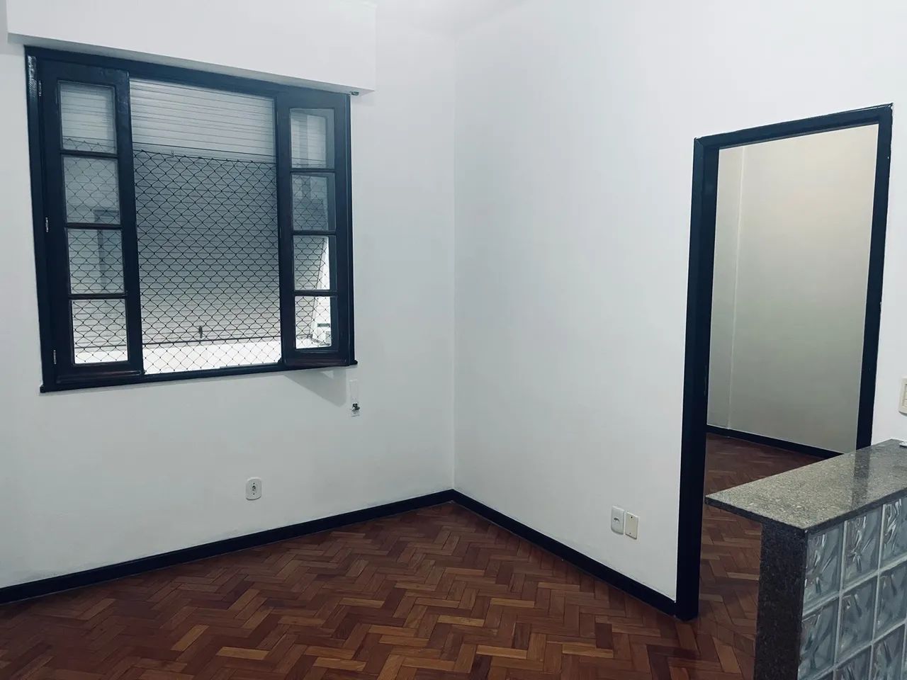 Flamengo, quarto e sala com dependência e possibilidade de vaga no prédio - Foto 2