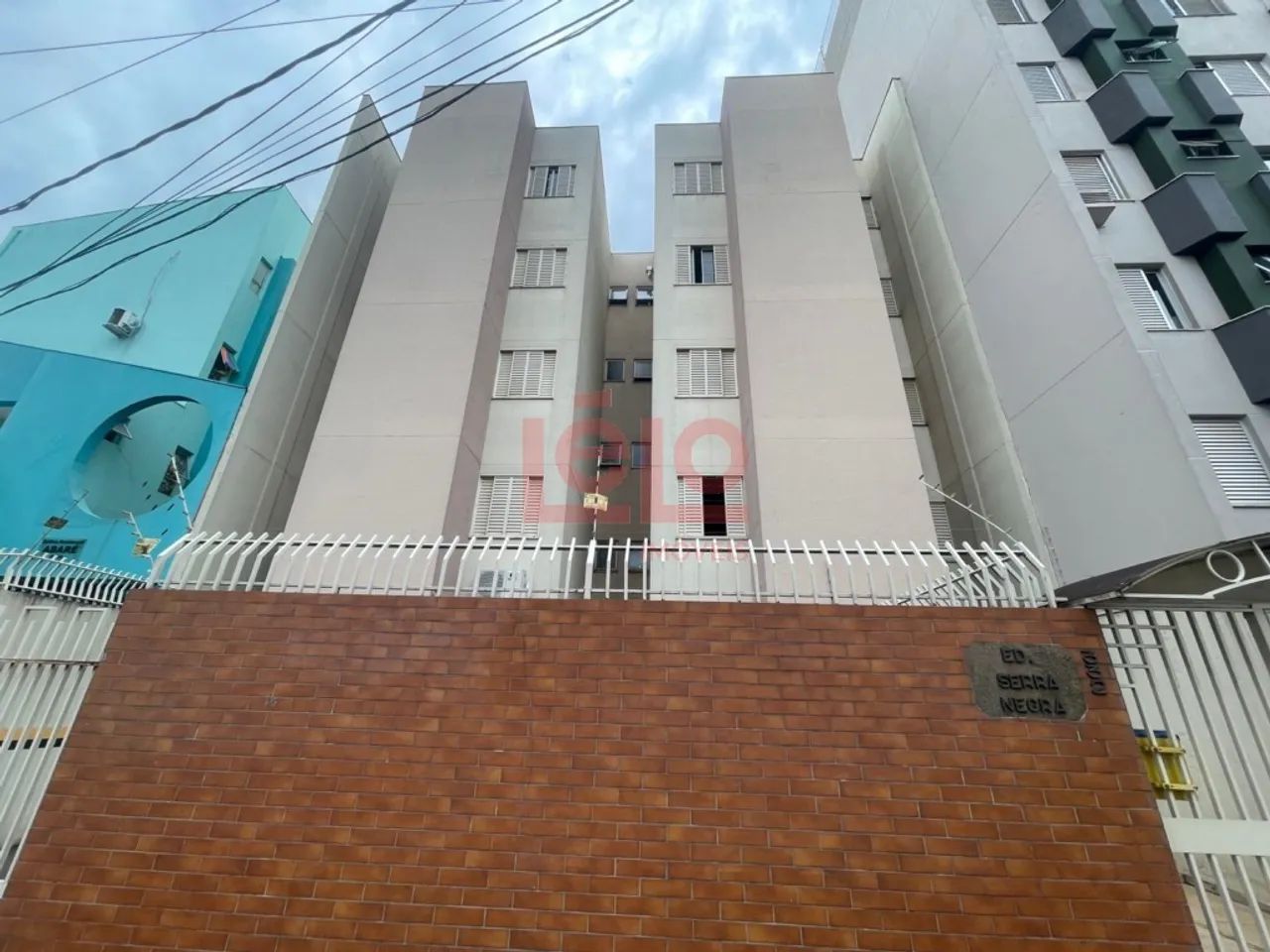 Apartamento de 3 quartos para alugar na Zona 07 em Maringá próximo à UEM com suíte e 72 m²