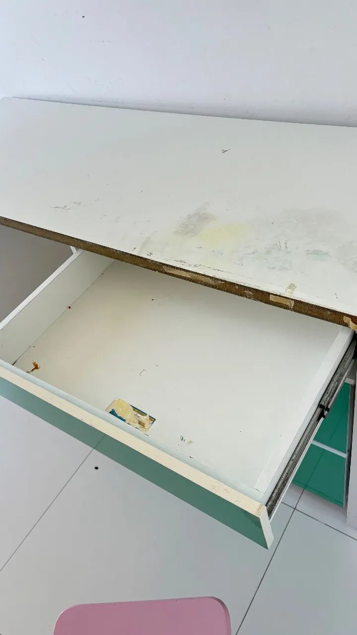 Escrivaninha com pratileiras e baú de gavetas - Foto 3