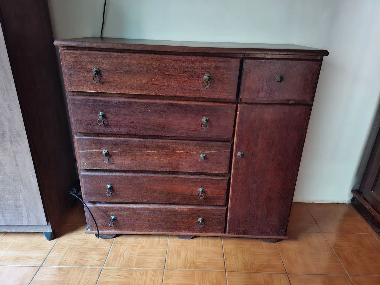 Cômoda sucupira 