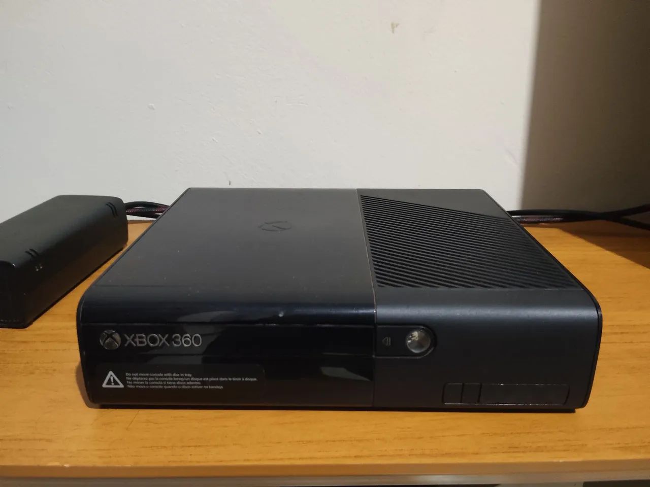 Xbox 360 E com 4 Jogos e Acessórios - Foto 3