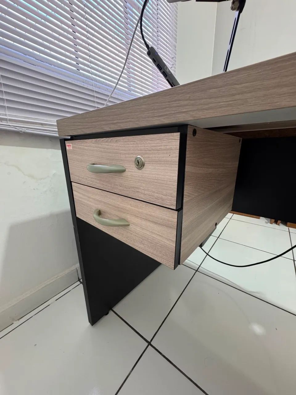 Mesa de Escritório com Gaveteiro  - Foto 4