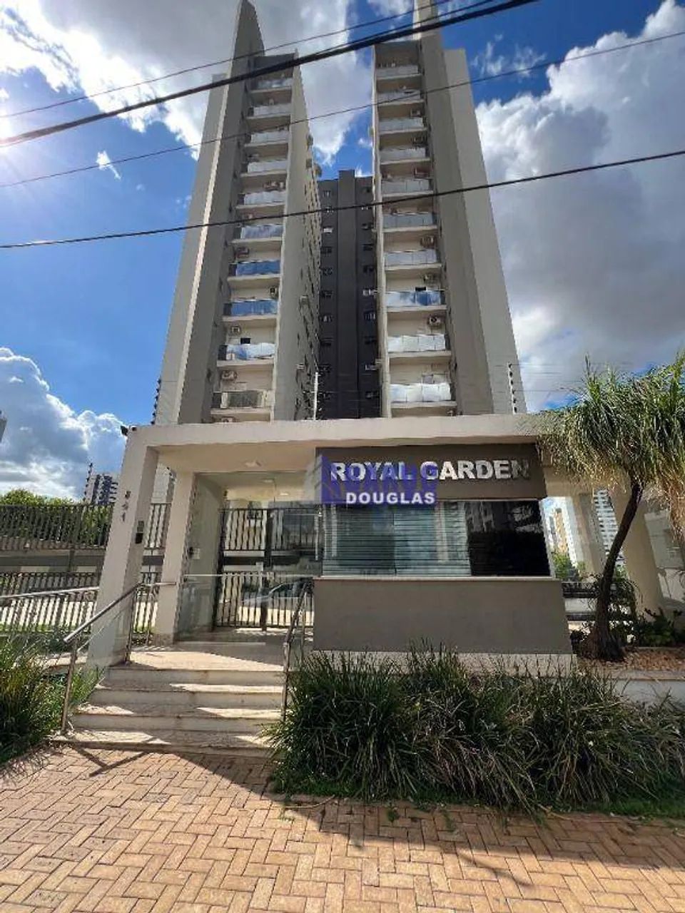 Vende-se amplo apartamento com 03 quartos sendo 01 suíte com closet, todos os quartos com  - Foto 2