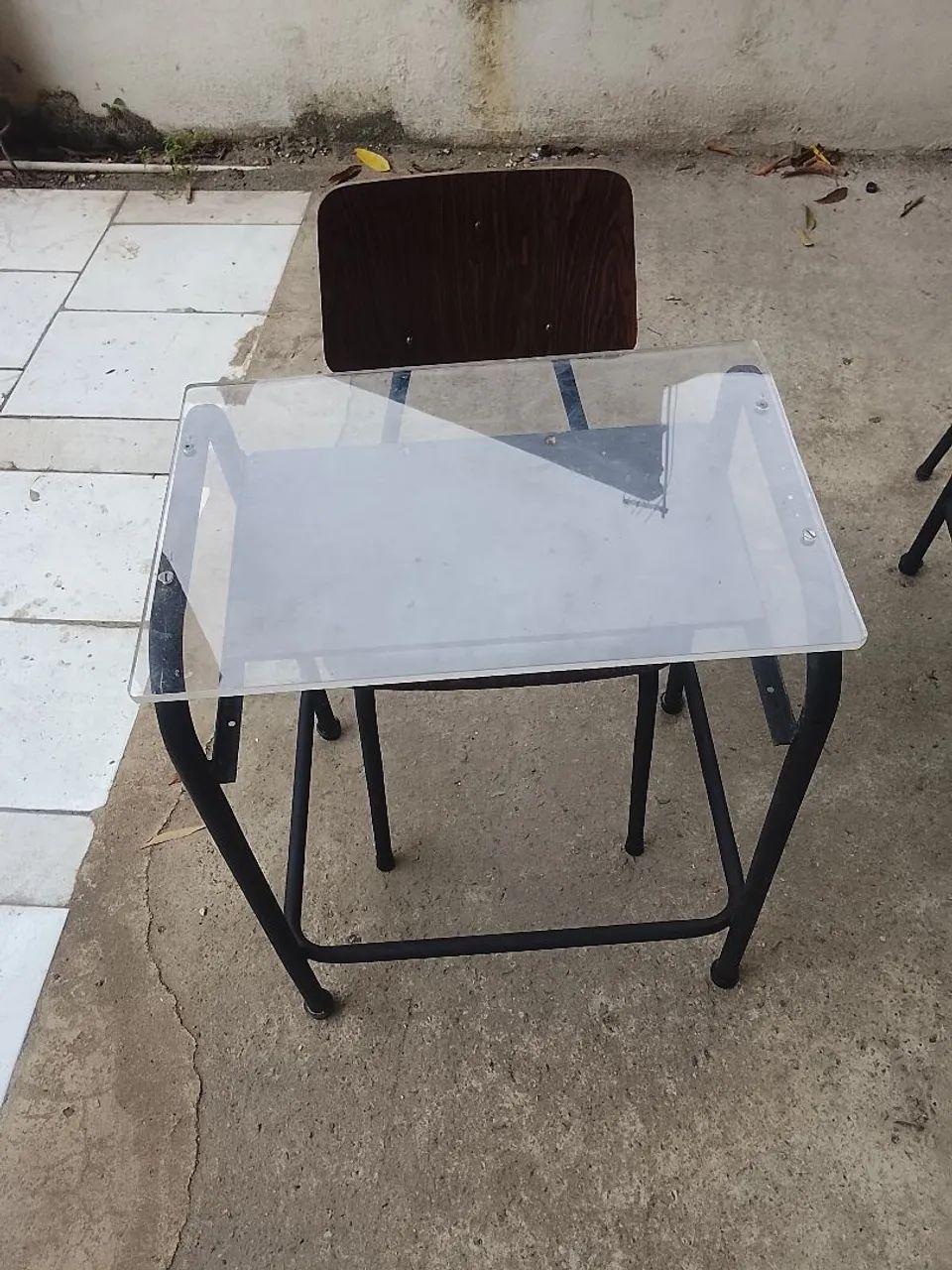 Mesa e cadeira pequena 