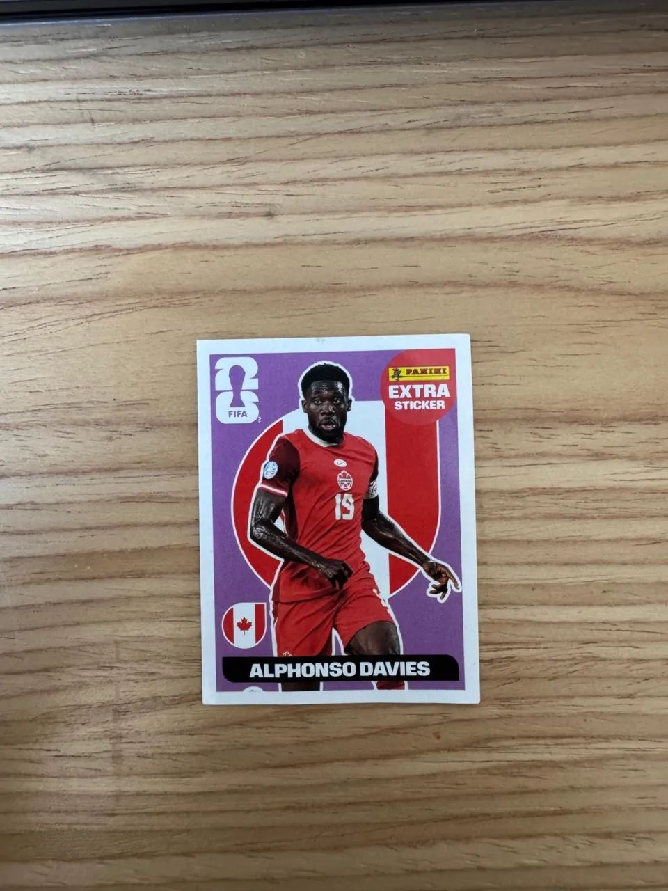 Figurinha Alphonso Davies roxa