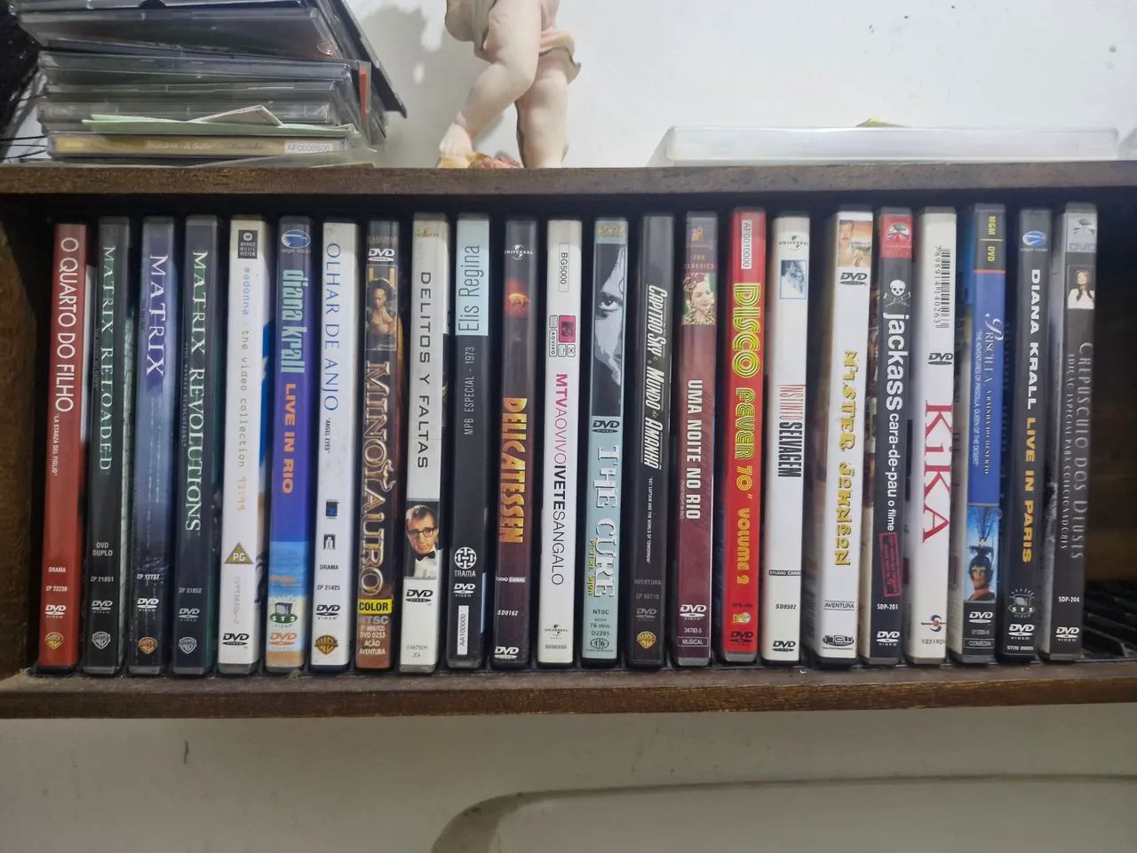 DVDS DE FILMES INCLUINDO SERIES COMPLETAS. - Foto 2