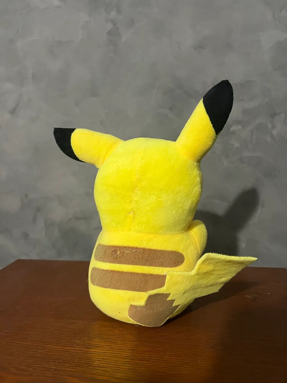 Pelúcia Pikachu com Pokebola - Foto 3