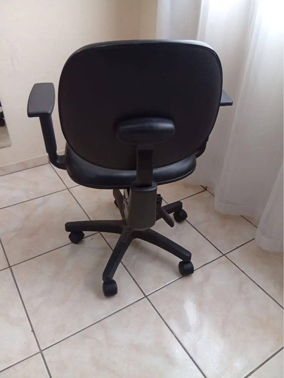 Cadeira Executiva Back System com Braços Reguláveis