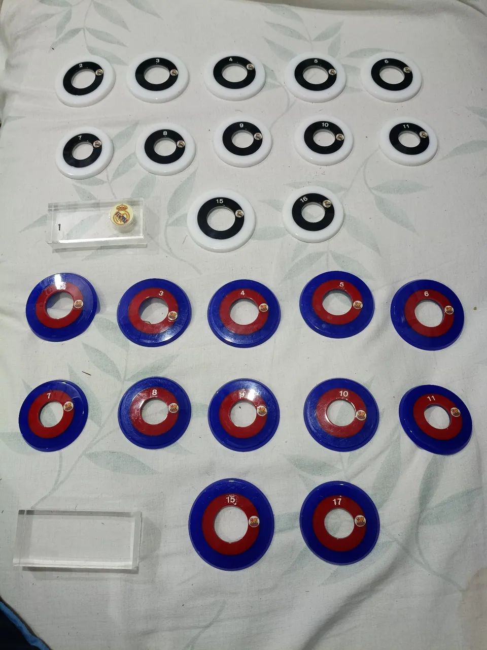 2 Times de Futebol de Mesa ( Botão) + mesa grande