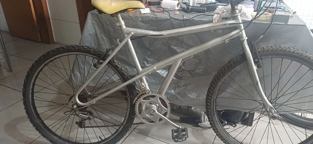 Bicicleta aro 26com marchas cor alumínio no bairro morro das pedras  - Foto 2