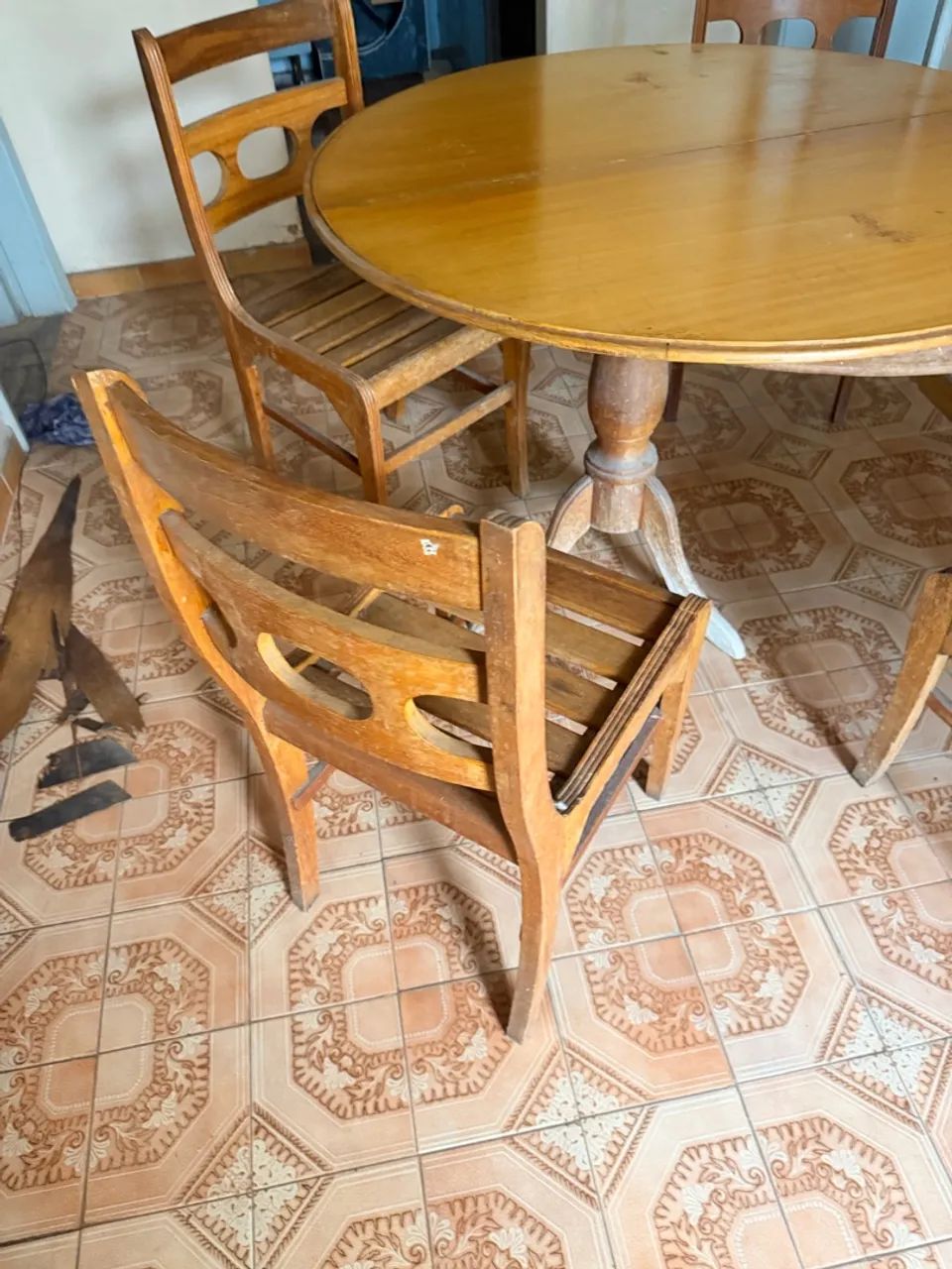 Mesa de madeira com 4 cadeiras - Foto 4