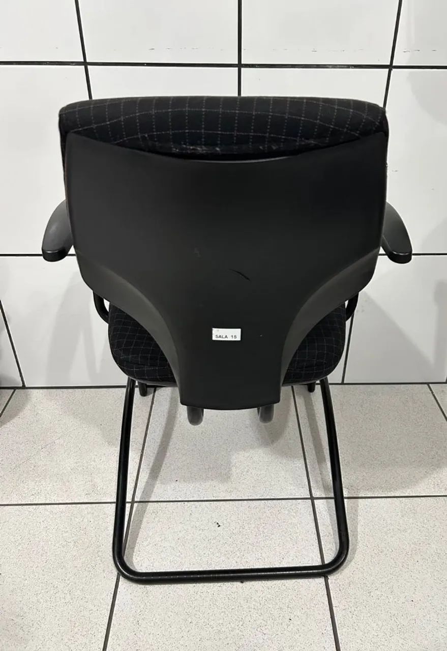Vendo cadeiras Giroflex fixas  - Foto 3