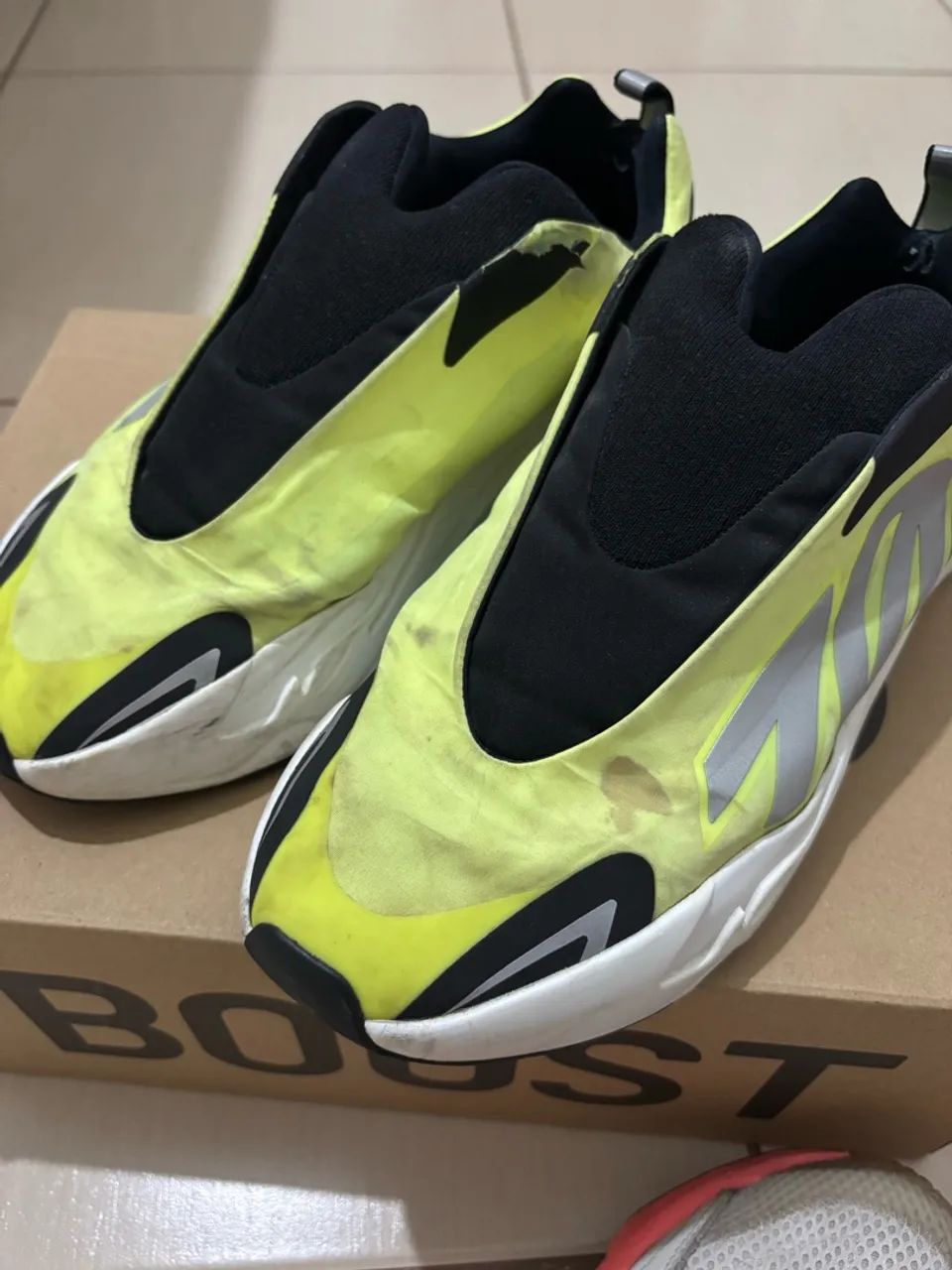 Tênis Adidas Yeezy 700 - Foto 4