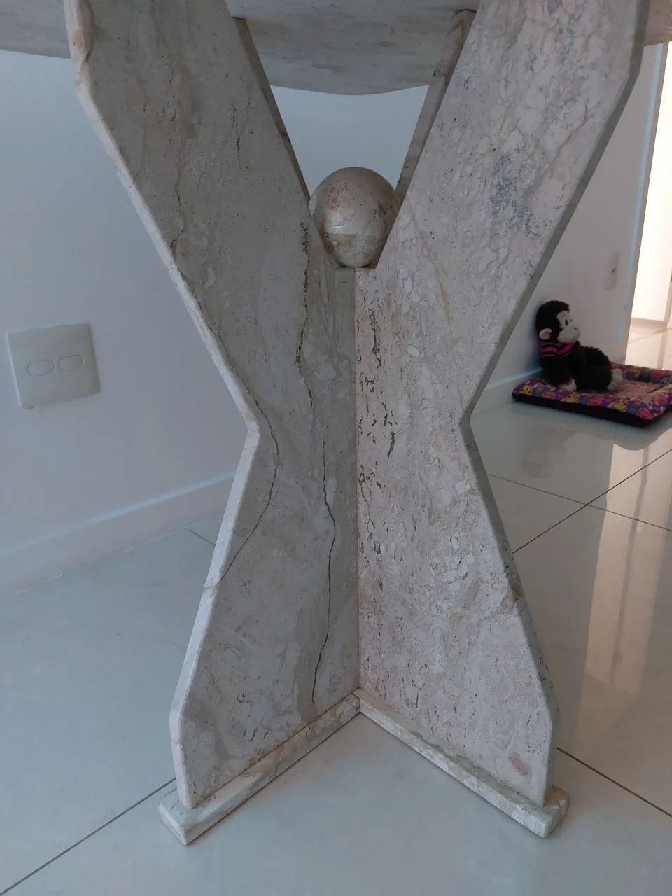 VENDO MESA TODA EM MÁRMORE! - Foto 4